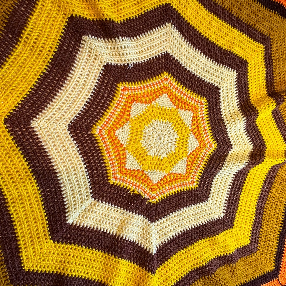 Granny Core Eclectic Aunt Roseanne MCM vintage blanket throw afghan shabby warm